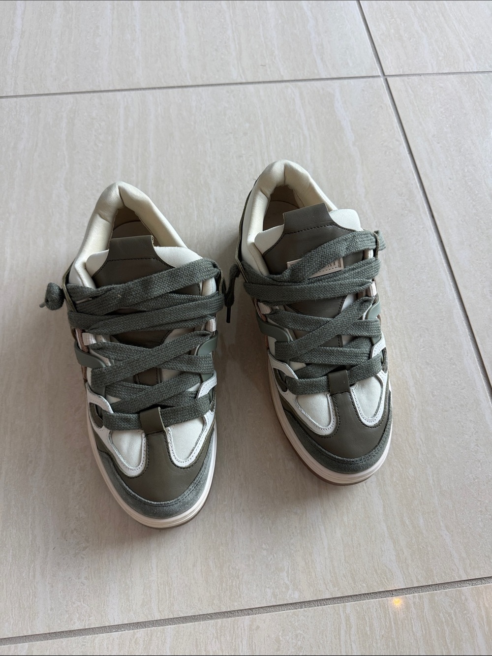 Represent Bully Sneakers Size 10